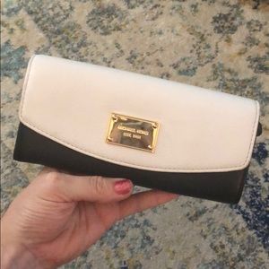 Michael kors black and white wallet